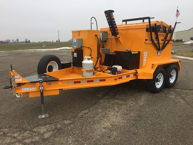 Термос-бункер рециклер на прицепе КМ 8000ТH для горячего асфальта